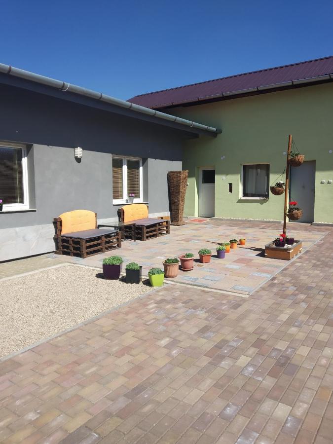 Apartmán blízko Brna s dobovými dekoracemi Apartamento Melcany Exterior foto