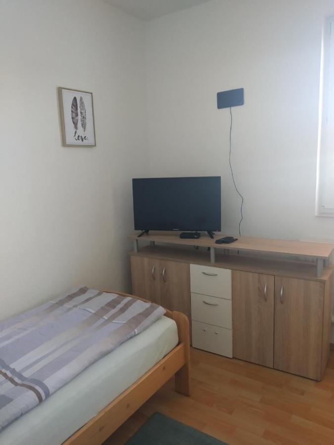 Apartmán blízko Brna s dobovými dekoracemi Apartamento Melcany Exterior foto